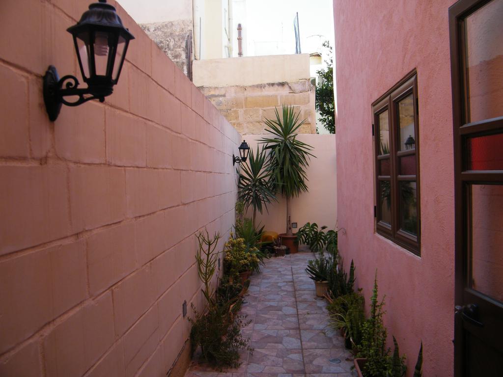 Homestay Nocturne Family House