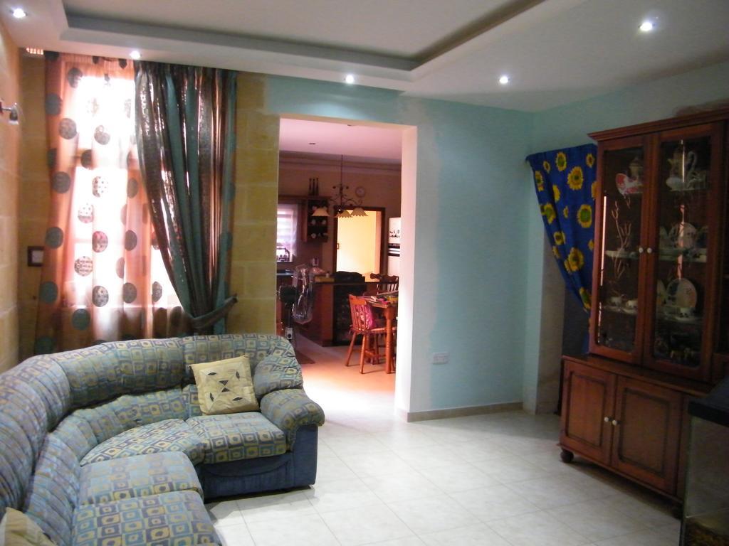 Nocturne Family House Homestay *