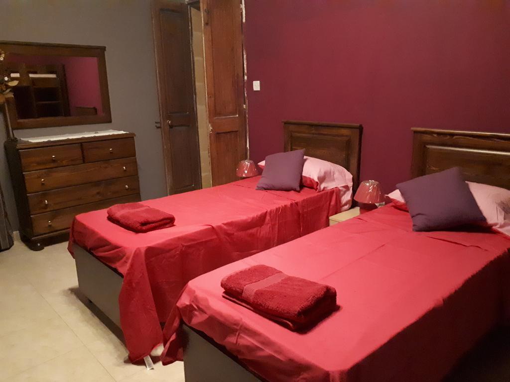 Homestay Nocturne Family House