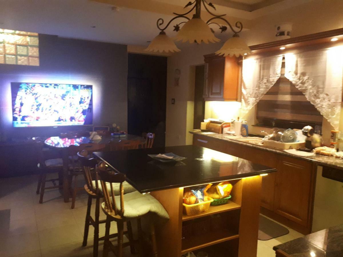 Homestay Nocturne Family House Paola